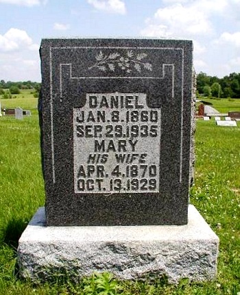 Daniel Boatright and Mary C. Reynolds Gravestone