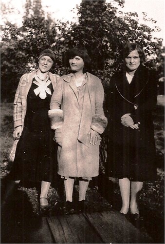 Sisters, Marie, Glenna and Dorothy Boatright