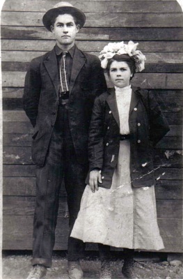 Mahalia Anne Boatwright and Richard Elmer Foster Wedding Day picture - April 1, 1911 