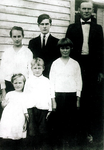 Mosby John Carter and children