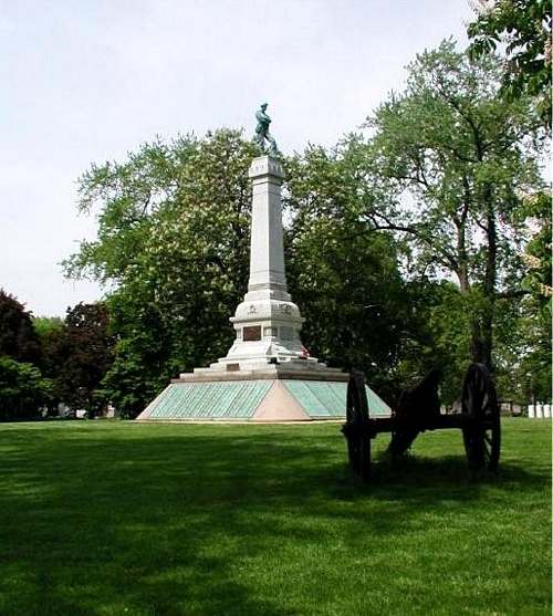 Oak Woods Cemetery, Confederate Monument